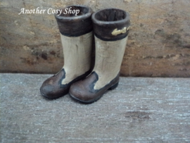 Dollhouse miniature outdoor boots 1"scale