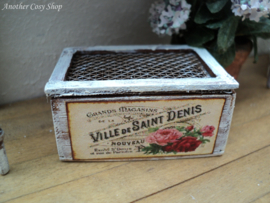 Dollhouse miniature crate with lid in 1" scale