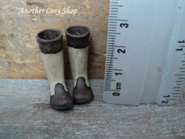 Poppenhuis miniatuur outdoor laarzen schaal 1:12