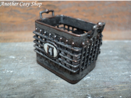 Poppenhuis miniatuur metalen draadmand (klein) schaal 1:12