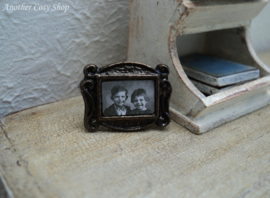 Poppenhuis miniatuur fotolijstje kinderen schaal 1:12