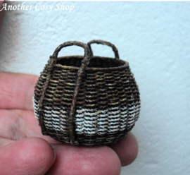 Poppenhuis miniatuur bollenmand (middel) schaal 1:12
