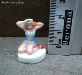 Statue pin-up girl in sailor outfit