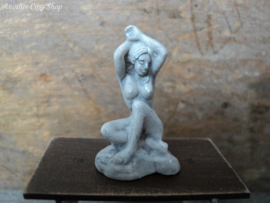 Dollhouse miniature statue sitting artistic nude (no. 1)