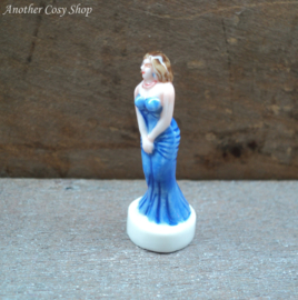 Statue pin-up girl blue dress