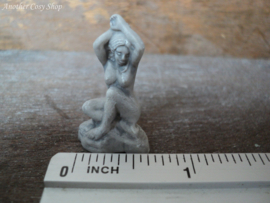 Dollhouse miniature statue sitting artistic nude (no. 1)