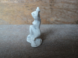 Dollhouse miniature statue sitting artistic nude (no. 1)