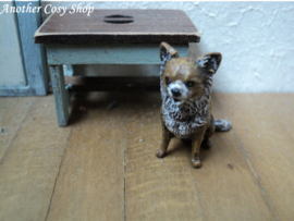 Poppenhuis miniatuur chihuahua (zittend) schaal 1;12