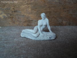 Dollhouse miniature statue sitting artistic nude (no. 3)