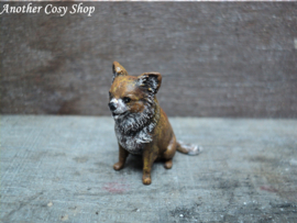 Poppenhuis miniatuur chihuahua (zittend) schaal 1;12
