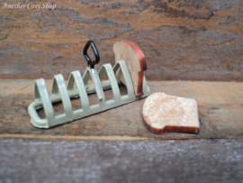 Dollhouse miniature rack with toast in 1" scale