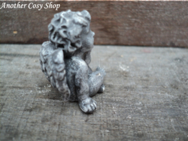 Statue angel with one hand under chin in 1" scale