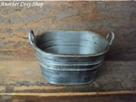 Dollhouse miniature galvanized wash tub (no.2) in 1" scale