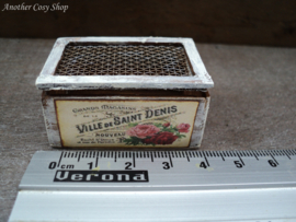 Dollhouse miniature crate with lid in 1" scale