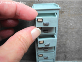 Poppenhuis miniatuur archiefkast (grijs) schaal 1:12