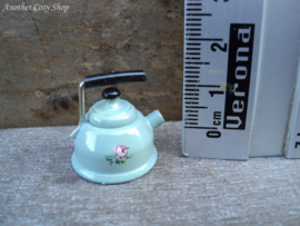 Dollhouse miniature water kettle in 1" scale