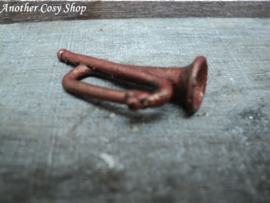 Dollhouse miniature bugle horn in 1" scale