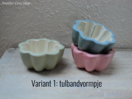 Dollhouse miniature baking tins in 1" scale