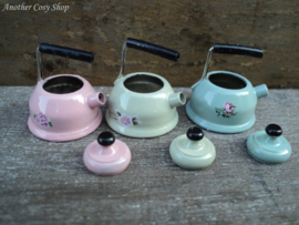 Dollhouse miniature water kettle in 1" scale