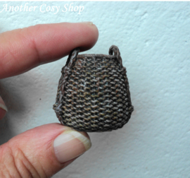 Dollhouse miniature harvest basket medium in 1" scale