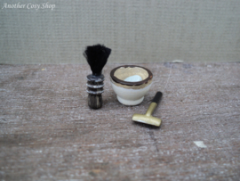 Dollhouse miniature shaving set 1" scale