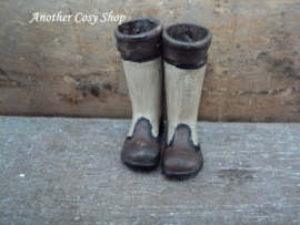 Dollhouse miniature outdoor boots 1"scale