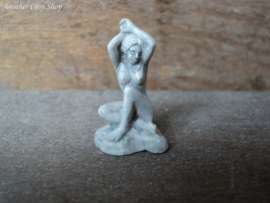 Dollhouse miniature statue sitting artistic nude (no. 1)