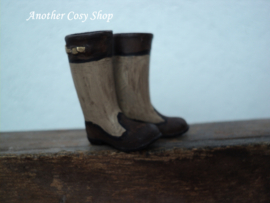 Dollhouse miniature outdoor boots 1"scale