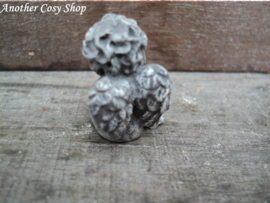 Statue angel with one hand under chin in 1" scale