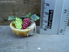 Dollhouse miniature bowl with grapes 1"scale