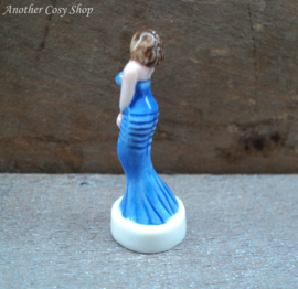 Statue pin-up girl blue dress