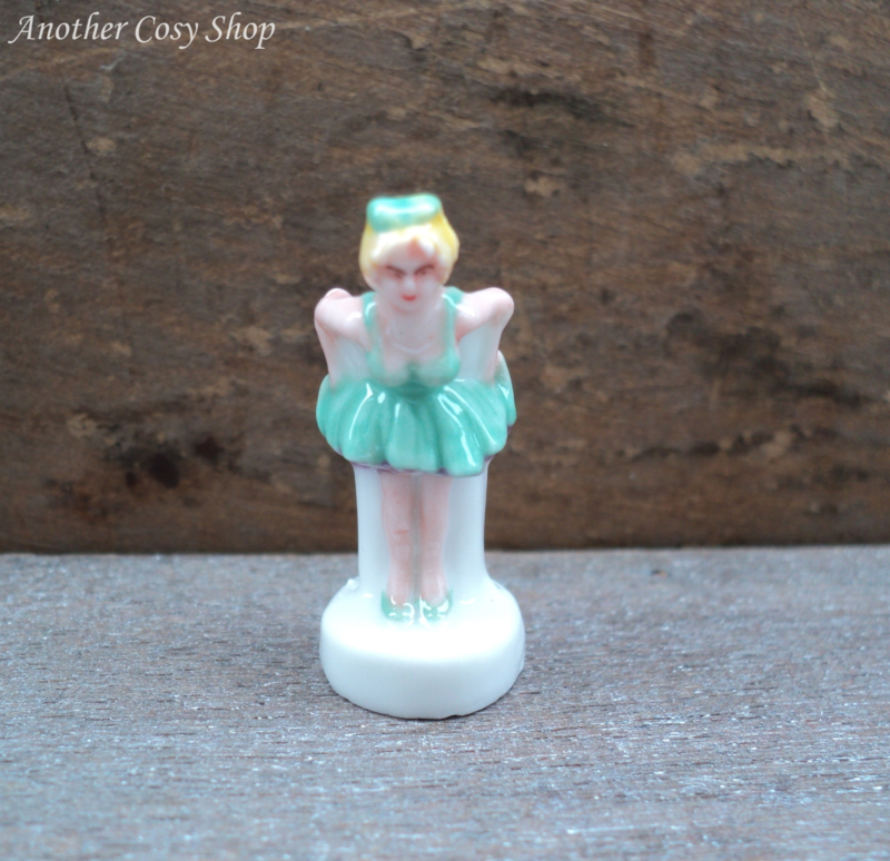 Statue pin-up girl mini dress