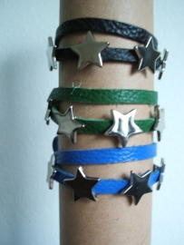 Wikkel armbandje leer met 5 metalen Sterren, diverse kleuren.