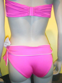 Nicole Oliver bikini Vacarme 40D