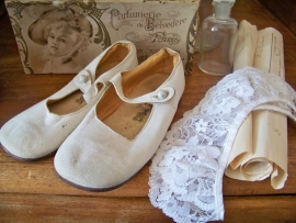 Suede witte kinderschoentjes