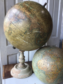 Antieke globe, Parijs