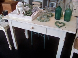 Stoere witte tafel