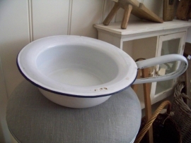 Witte emaille beddenpan