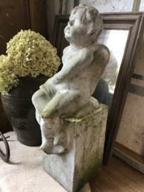 Terra Cotta Engel op zuil