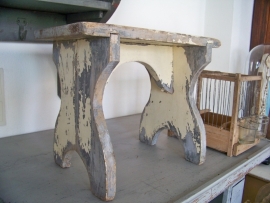 Brocante wit-grijs krukje