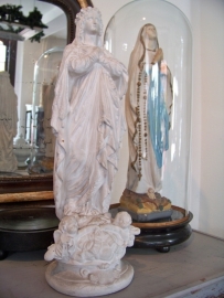 Wit Mariabeeld met engelen