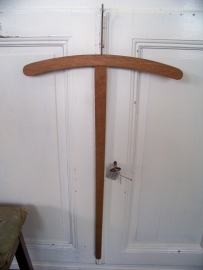 Lange oude kleerhanger