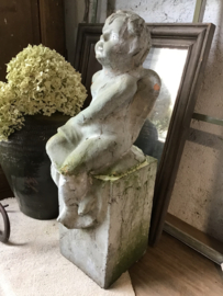 Terra Cotta Engel op zuil