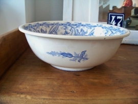 Grote schaal met blauwe bloemen