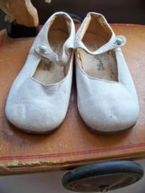 Suede witte kinderschoentjes