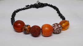 Oranje korte ketting