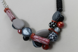 Rood | zwart | grijs korte ketting