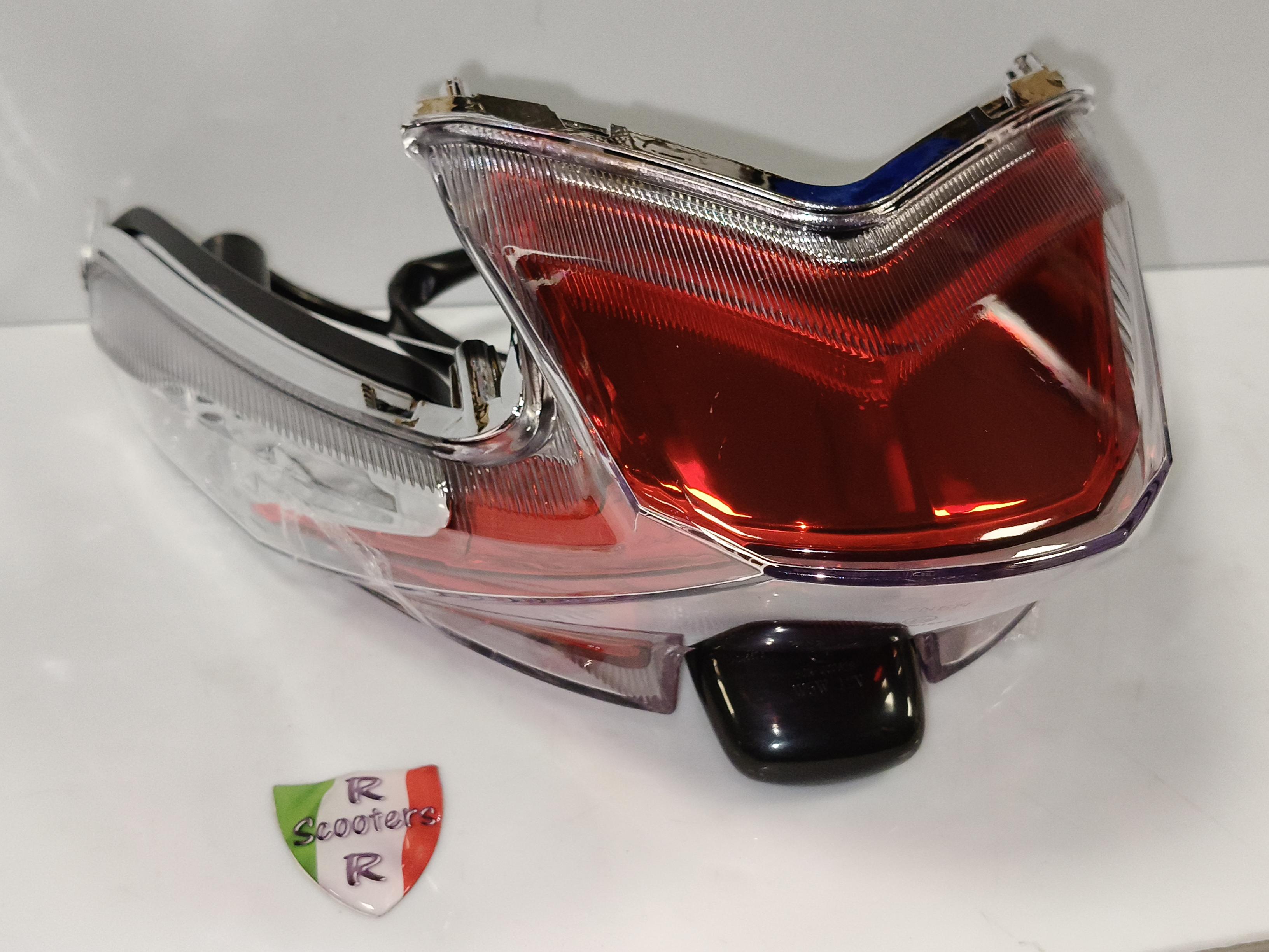 AGM R8 - Achterlicht compleet