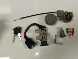 Turbho CS-50 / Slotenset + Tankdop + Zadel slot -+ 2 originele sleutels (VAK C-32A)