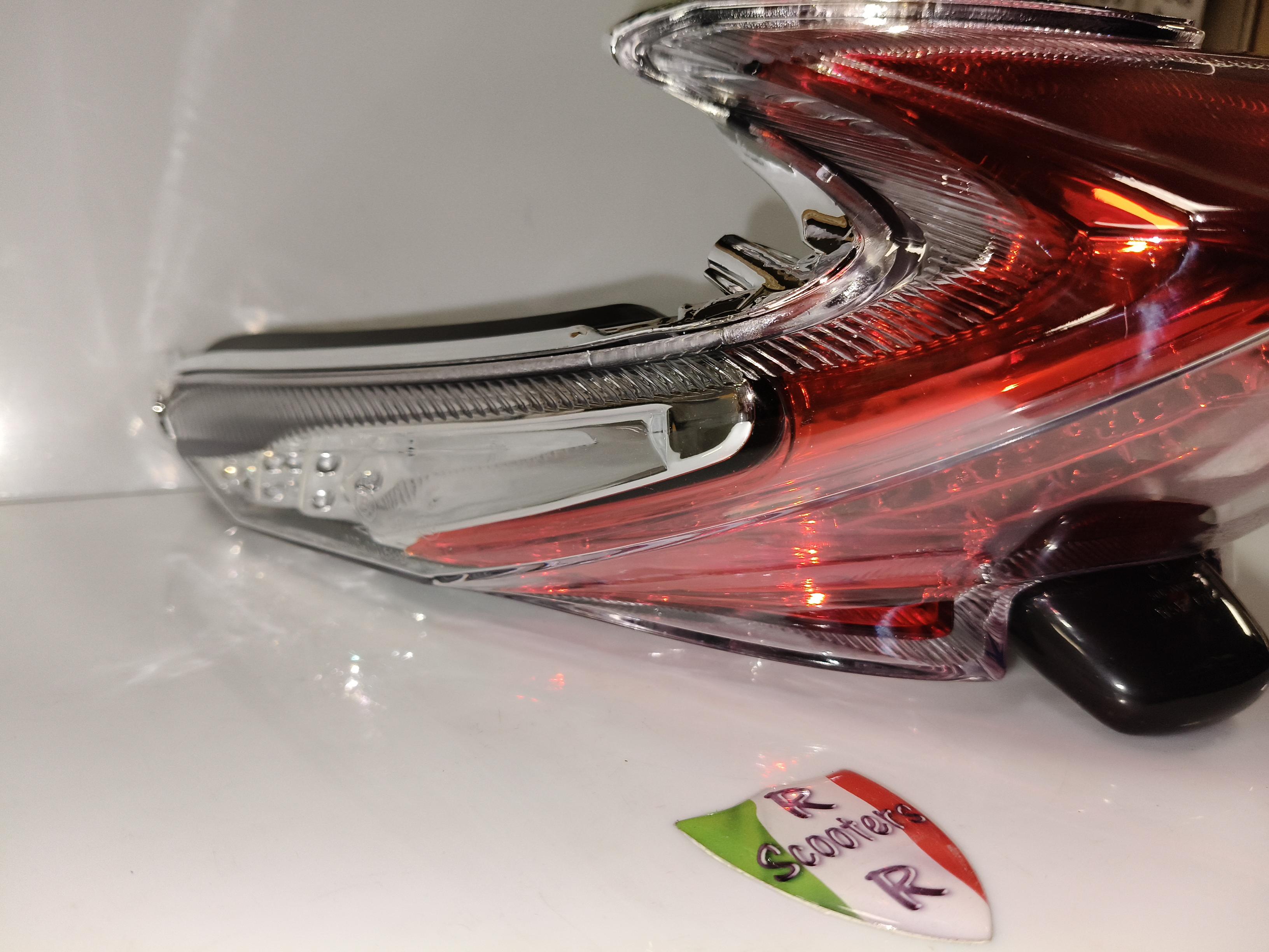 AGM R8 - Achterlicht compleet